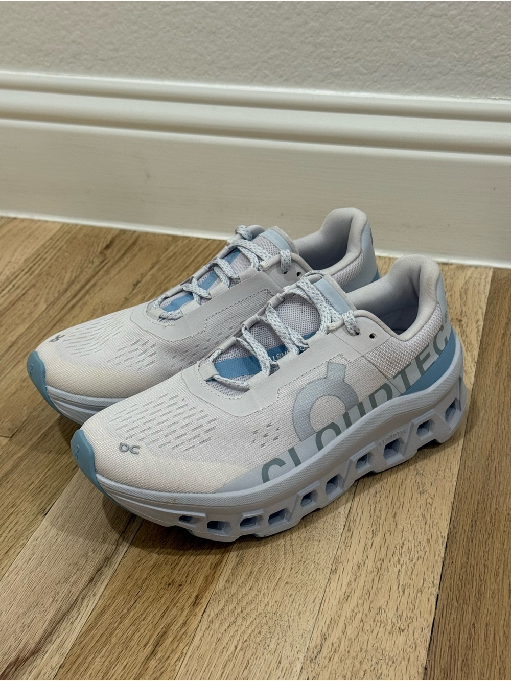 On Running Cloudmonster Shoes - Picture 4 of 6